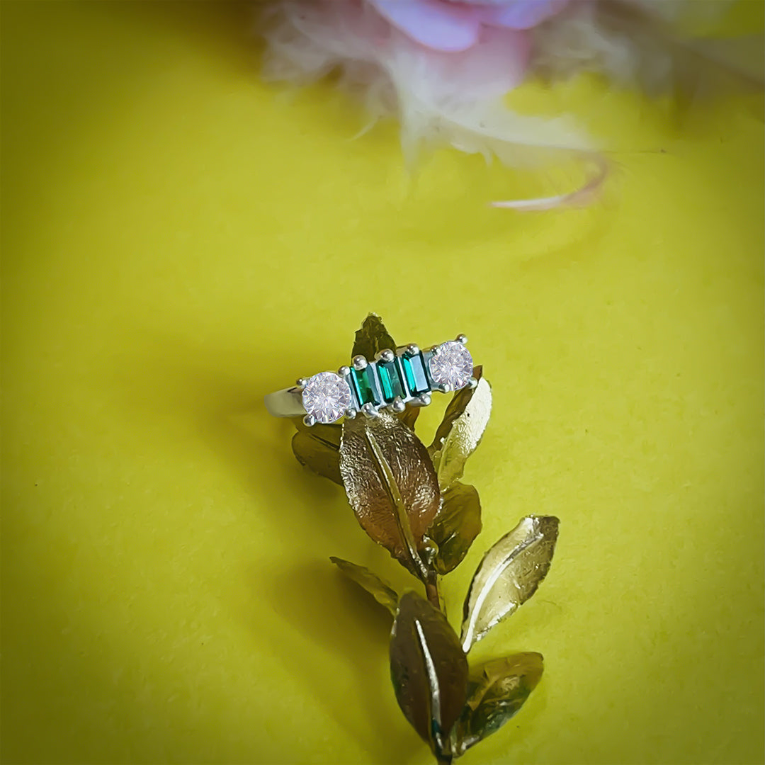 Elegant Silver Ring with Emerald Green and American Diamond Stones