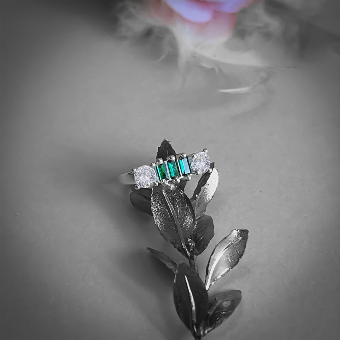 Elegant Silver Ring with Emerald Green and American Diamond Stones