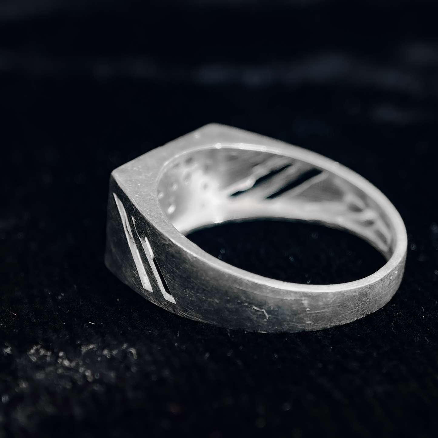 Men's Silver Geometric Diamond-Cut Ring – Bold & Modern Statement Jewelry